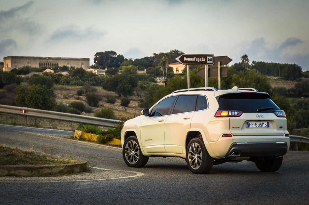 2019-jeep-cherokee-overland