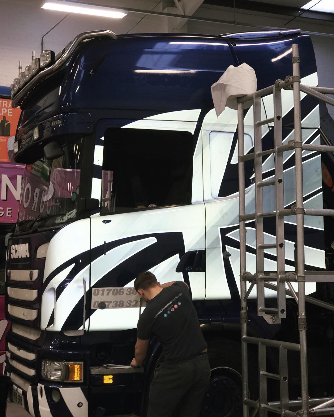 Fluorescent and Reflective Vinyl Wraps for Vehicles | VWC