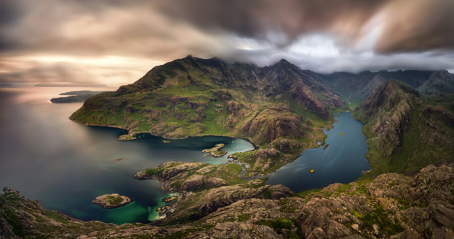 A beautiful picture of the Isle of Skye around sunset.